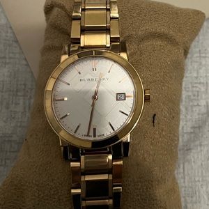 Burberry City Women's Rose
Gold Watch! Very Good Condition.